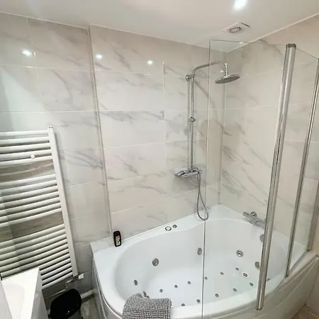 Chaleureux Avec Balcon - *